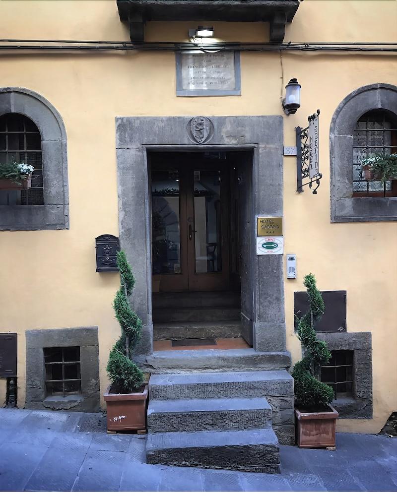 Hotel Sabrina กอร์โตนา ภายนอก รูปภาพ